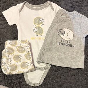 Kidgets Hello World Set with Footed Pants size 3-6 Months